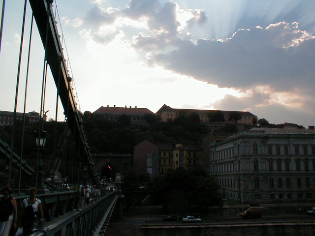 Blick von der Kettenbrücke auf Buda
