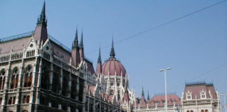 Seitenansicht des Parlamentsgebäudes