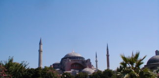 Istanbul - Die Hagia Sophia. Einst eine Kirche, jetzt eine Moschee