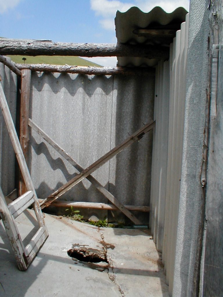 Gepflegte Toilette am Rastplatz, Teil I