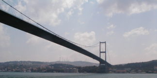 İstanbul & Bosporus ine der beiden Brücken über den Bosporus