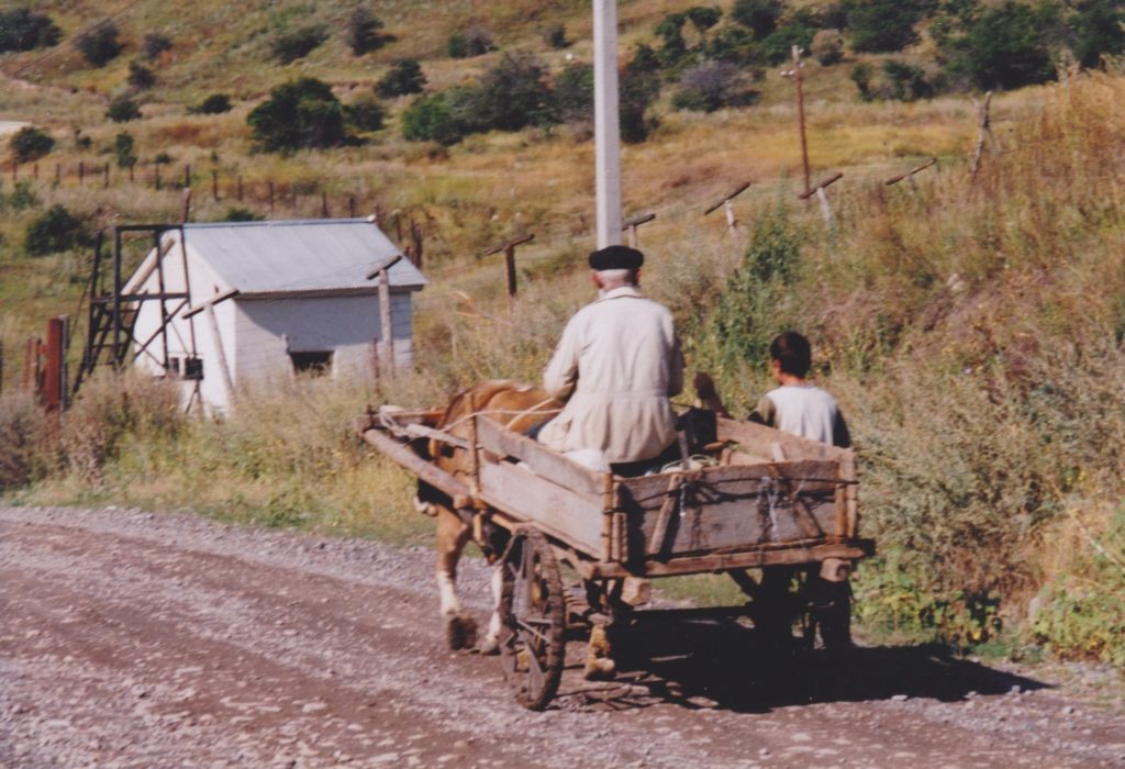 Moderne Transportmittel nahe der georgisch-türkischen Grenze