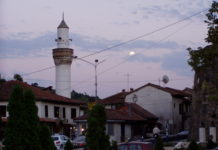 Novi Pazar (Нови Пазар) Novi Pazar: Die kleine Moschee gegenüber der Festung