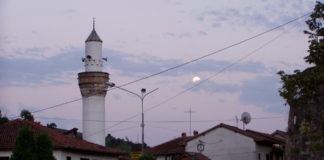 Novi Pazar: Die kleine Moschee gegenüber der Festung