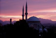 Shkoder: Die restaurierte Moschee im Morgengrauen