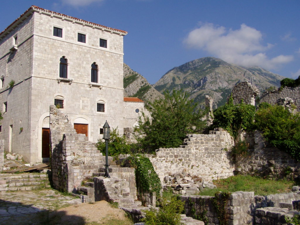 Alt-Bar: Teile wurden bzw. werden restauriert