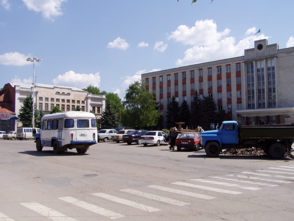 Die Busse sind nicht gerade die Neuesten...