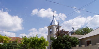 Kleine, neue Kirche in der Str. Paghis