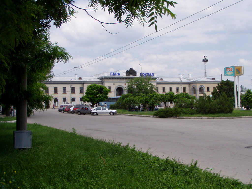 Bahnhof und Bahnhofsvorplatz von Tiraspol