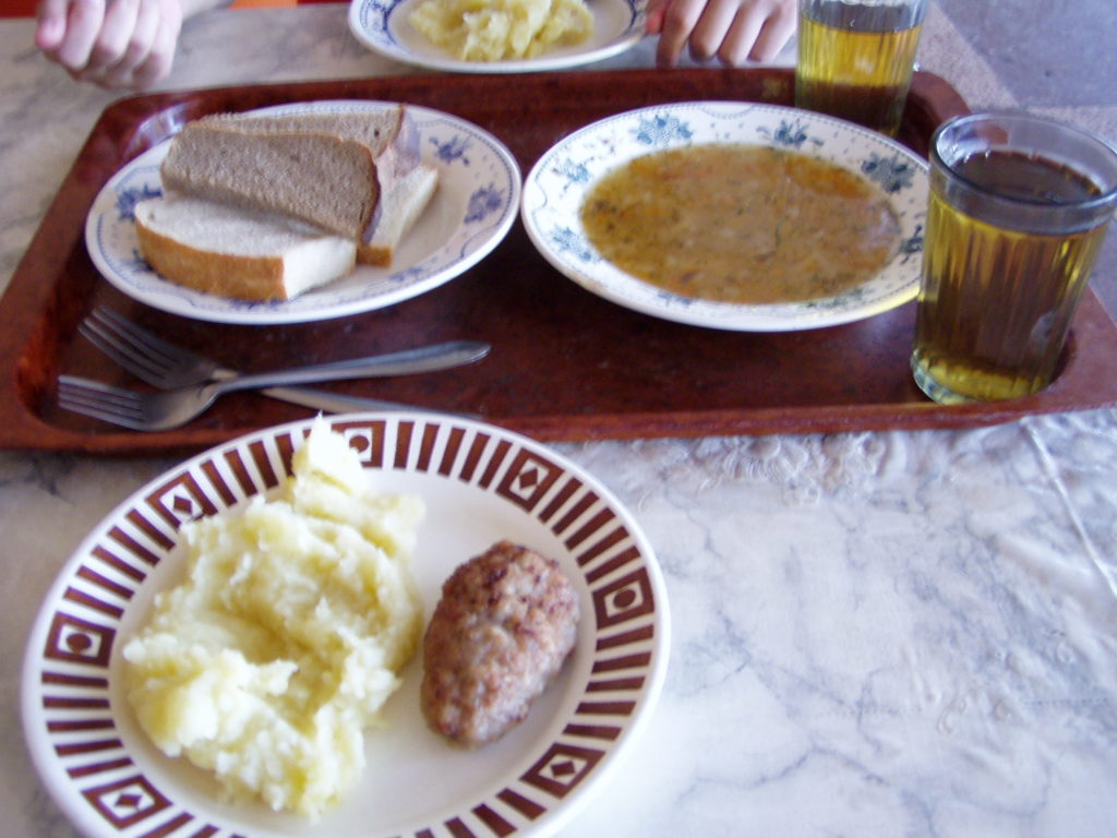 Gegessen wird, was auf den Tisch kommt!