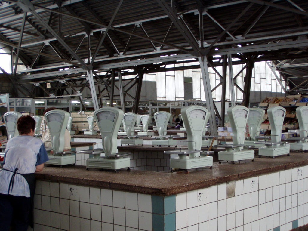 Kolchose-Markt: Nein, die Waagen kann man nicht kaufen