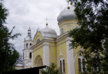 Comrat St. Johann-Kirche im Zentrum