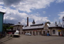 Eines der alten Gebäude an der Str. Republicii