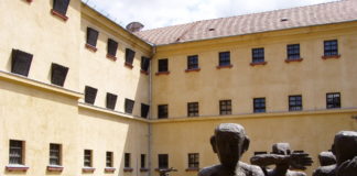 Mahnmal auf dem Gefängnishof