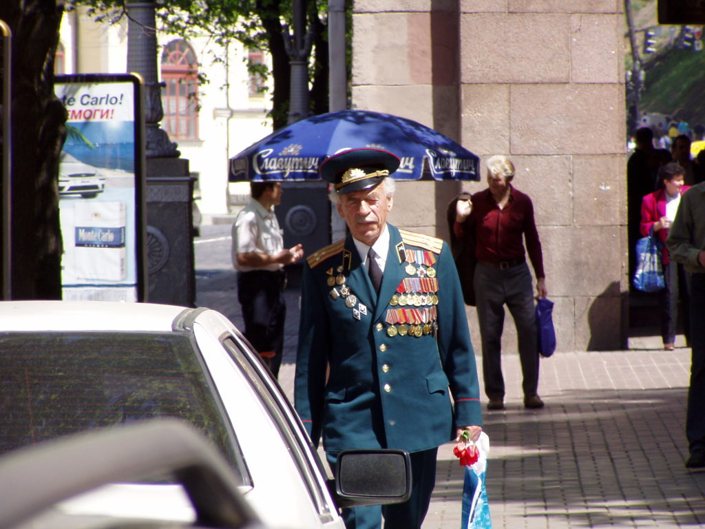 Ein hochdekorierter Kriegsveteran am 9. Mai, dem Tag der Befreiung (ein Feiertag in der Ukraine)