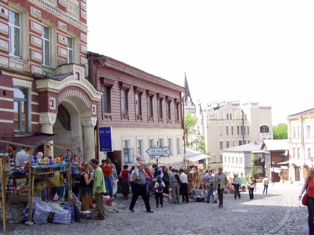 Andreas-Gasse - eine steile Strasse mit unzähligen Gallerien und Souvenirshops usw.