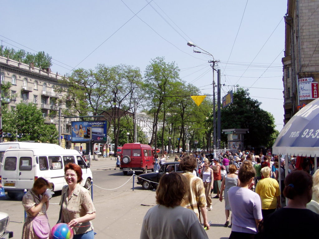 Der Karl-Marx-Boulevard, die lebendige Flaniermeile der Stadt