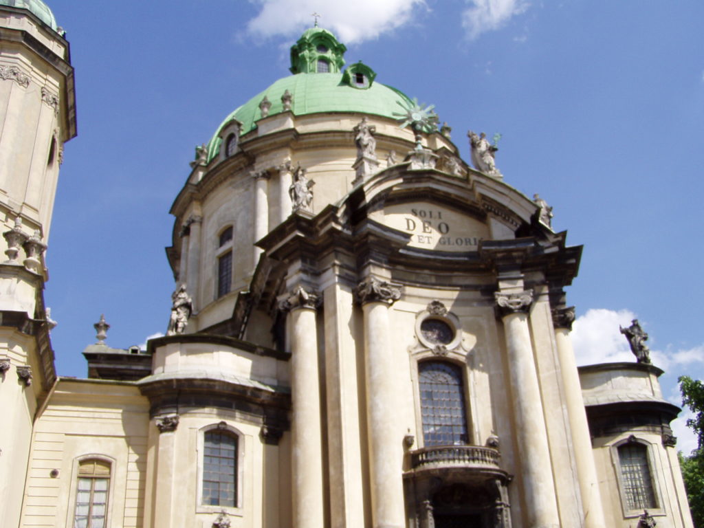 Haupteingang der barocken Dominikanerkirche