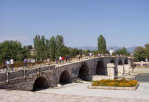 Skopje (Скопје) Alte türkische Brücke über den Vardar