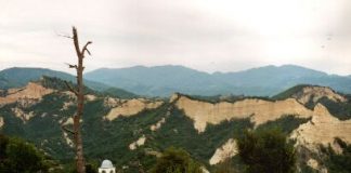 Melnik-Pyramiden und Roshenski-Kloster