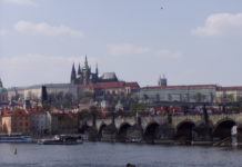 Die Ansicht schlechthin: Karlsbrücke, Moldau und die Burg
