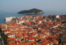 Dubrovnik: Altstadt mit der Insel Lokrum im Hintergrund