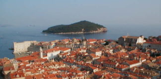 Dubrovnik Dubrovnik: Altstadt mit der Insel Lokrum im Hintergrund