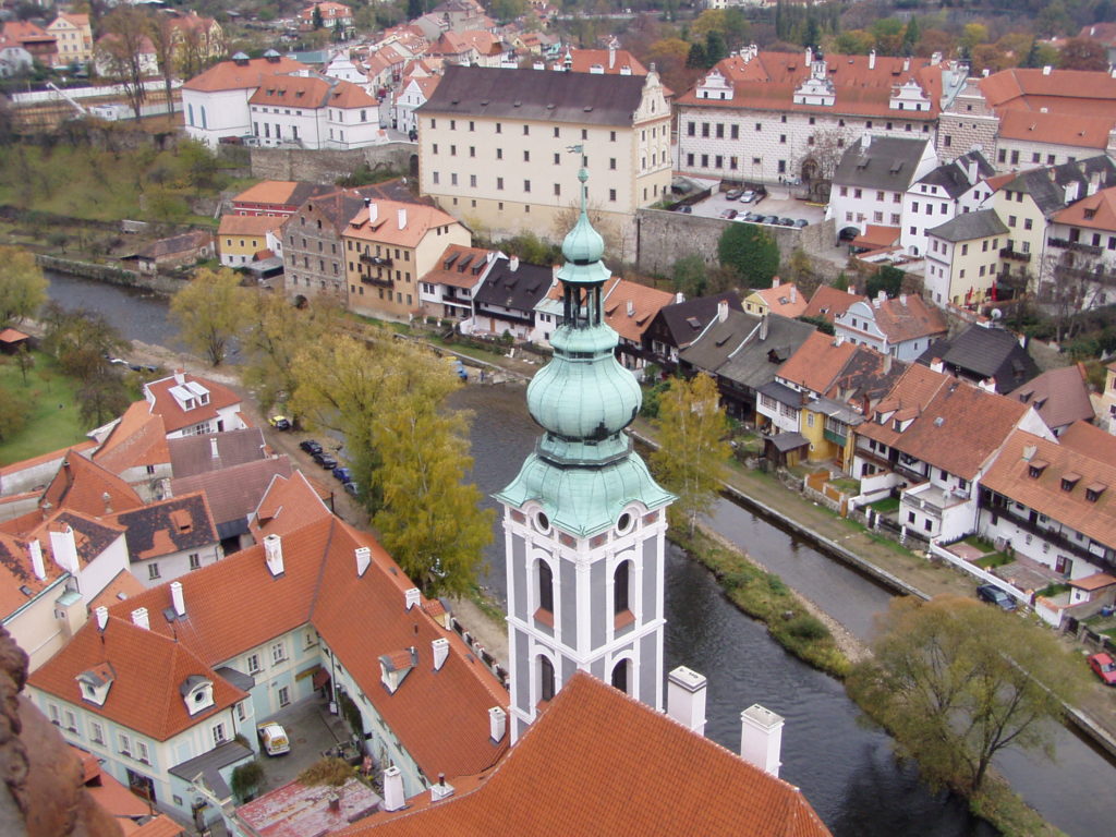 Blick vom Schlossturm über Moldau und Altstadt