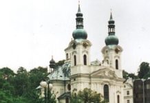 Die barocke Maria Magdalena-Kirche in Karlsbad