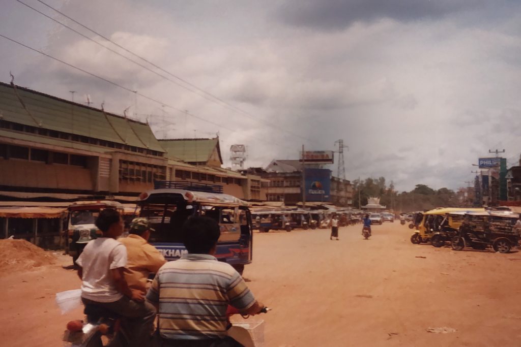 Vientiane: Die Markthallen und der Busbahnhof