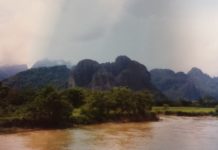 Vang Vieng ວັງວຽງ Fluss und Karstberge bei Vang Vieng
