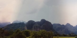 Vang Vieng ວັງວຽງ Fluss und Karstberge bei Vang Vieng