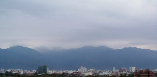 Hualien an der Ostküste Taiwans: Wo sich Gebirge und Meer treffen. In Küstennähe kann man hier sogar Wale beobachten. In der Nähe gibt es Dörfer der Ami, einem vorchinesischen Volk, das seit jeher auf Taiwan lebt.