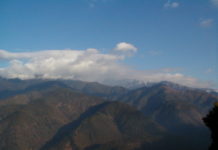 Lishan & Taroko (梨山・太魯閣) Lishan (wörtlich Birnenberg) ist ein Dorf auf ca. 1900 m Höhe in Zentraltaiwan. Da es hier kühler ist, wird Obst wie Birnen, Äpfel etc. angebaut. Aus diesem Grund ist Lishan sehr bekannt in Taiwan.