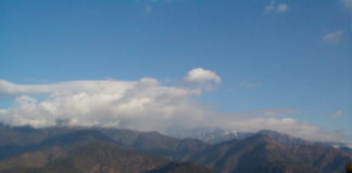 Lishan & Taroko (梨山・太魯閣) Lishan (wörtlich Birnenberg) ist ein Dorf auf ca. 1900 m Höhe in Zentraltaiwan. Da es hier kühler ist, wird Obst wie Birnen, Äpfel etc. angebaut. Aus diesem Grund ist Lishan sehr bekannt in Taiwan.