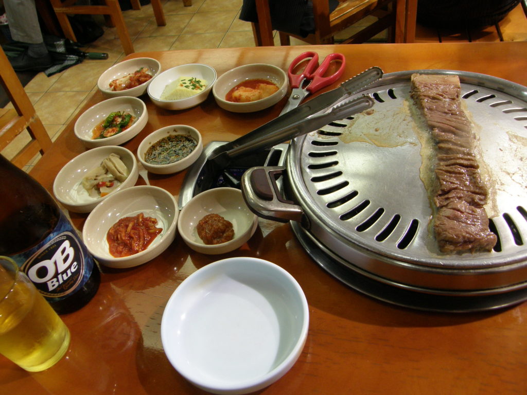 Koreanisches gegrilltes Fleisch - mit tausenden Beilagen