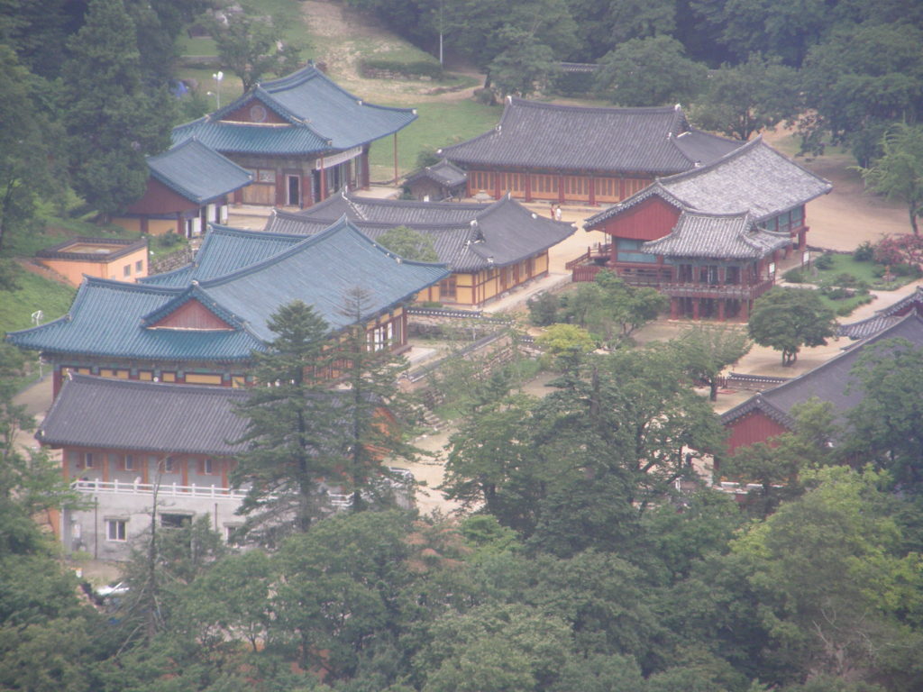 Tempelanlage in den Seoraksan-Bergen