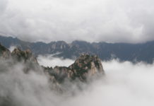 Ausblick von einem der Gipfel in den Seoraksan-Bergen