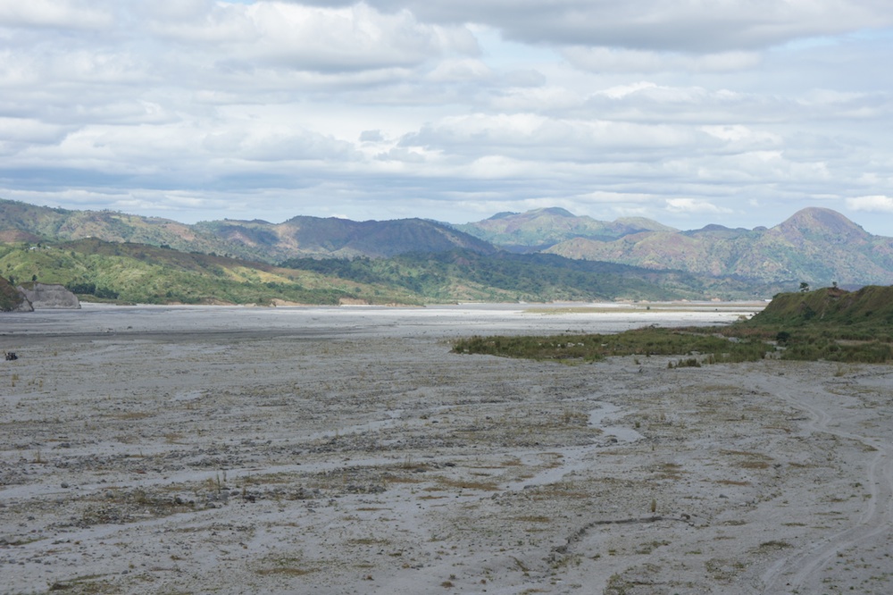 Gewaltiger Schlammstrom im Marella-Flußtal am Pinatubo