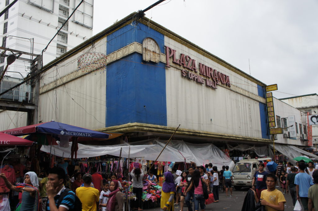 Lebhafter Markt an der Carriedo-Street