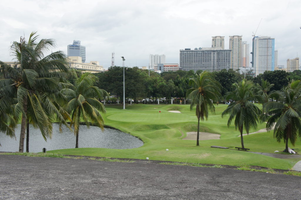 Nobler Golfplatz im Herzen von Manila