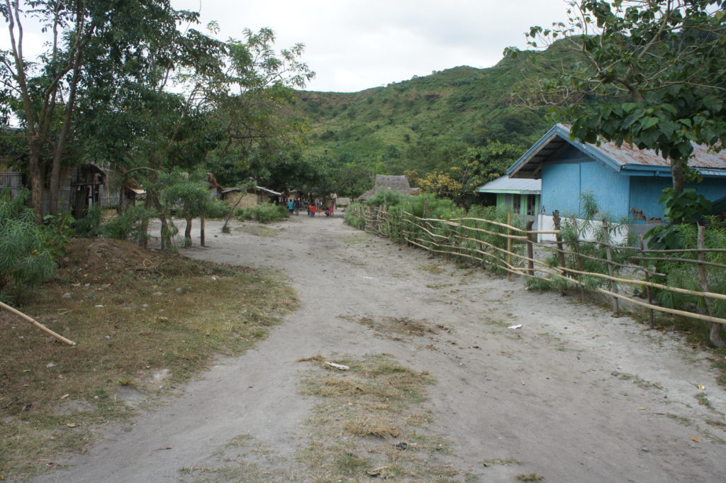 Das kleine Dorf Tarukan des Stammes der Aeta