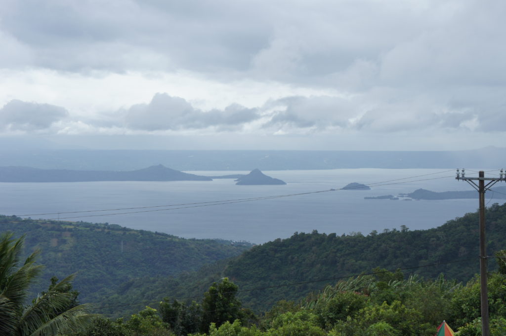 Blick von Tagaytay auf den Kratersee