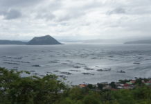 Fischfarmen im Taal-See