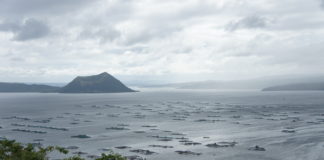 Fischfarmen im Taal-See