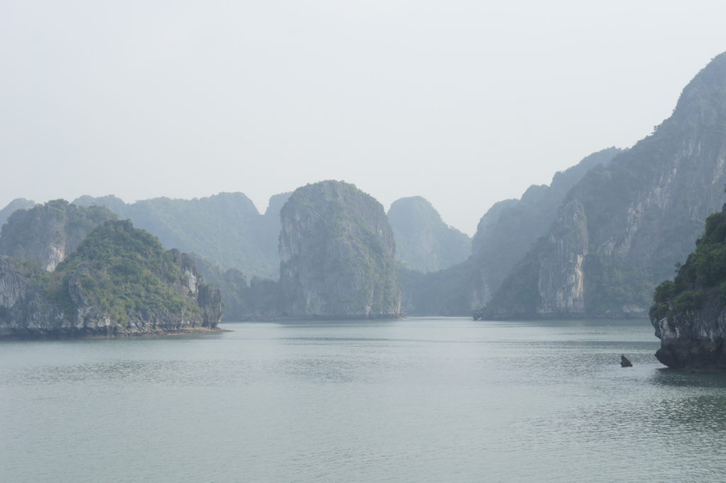 Typische Ansicht in der Halong-Bucht