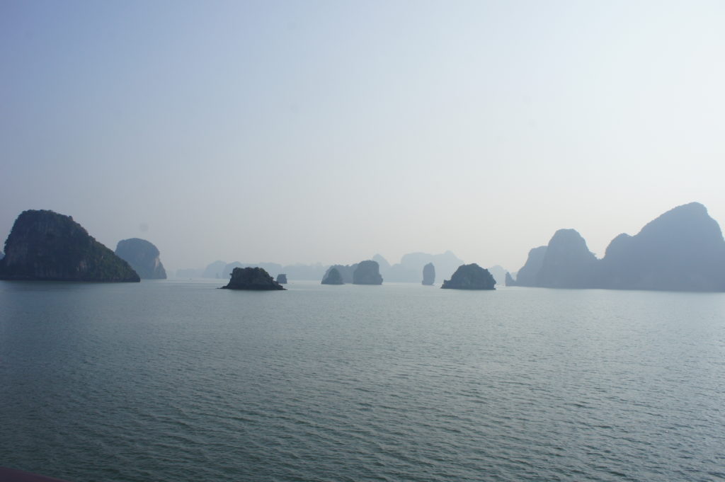 Typische Ansicht in der Halong-Bucht