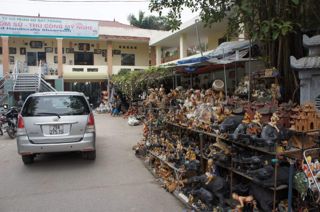 Bat Trang: Keramikverkauf auf offener Strasse