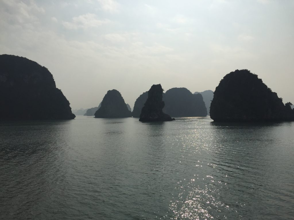 Typische Ansicht in der Halong-Bucht