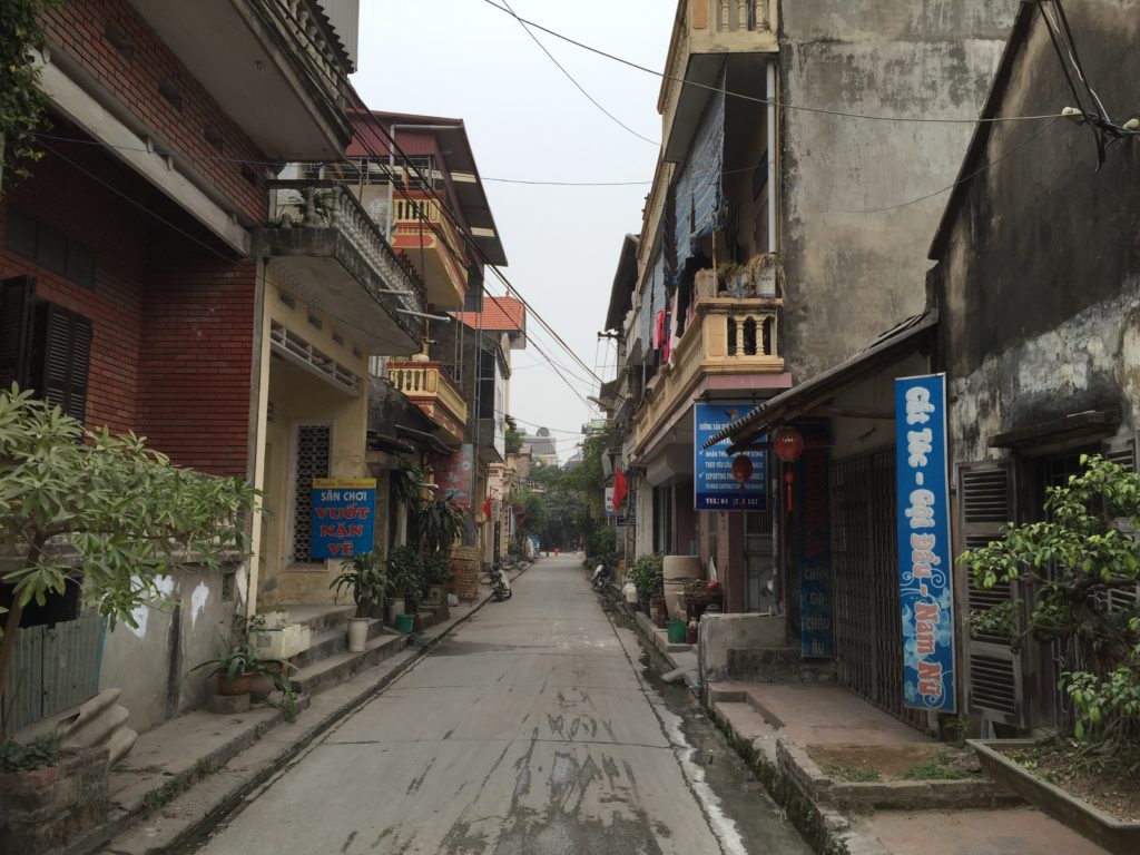 Schmale Gasse in Bát Tràng